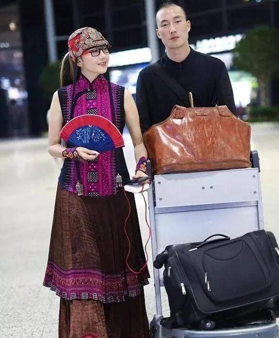 原创原创3500万豪宅被查封不愿生娃遭抛弃61岁杨丽萍被小彩旗反咬只能