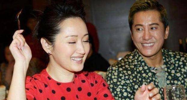 原创49岁杨钰莹晒近照,从前的甜歌皇后,隐退后却爱上了种菜_歌曲_毛宁