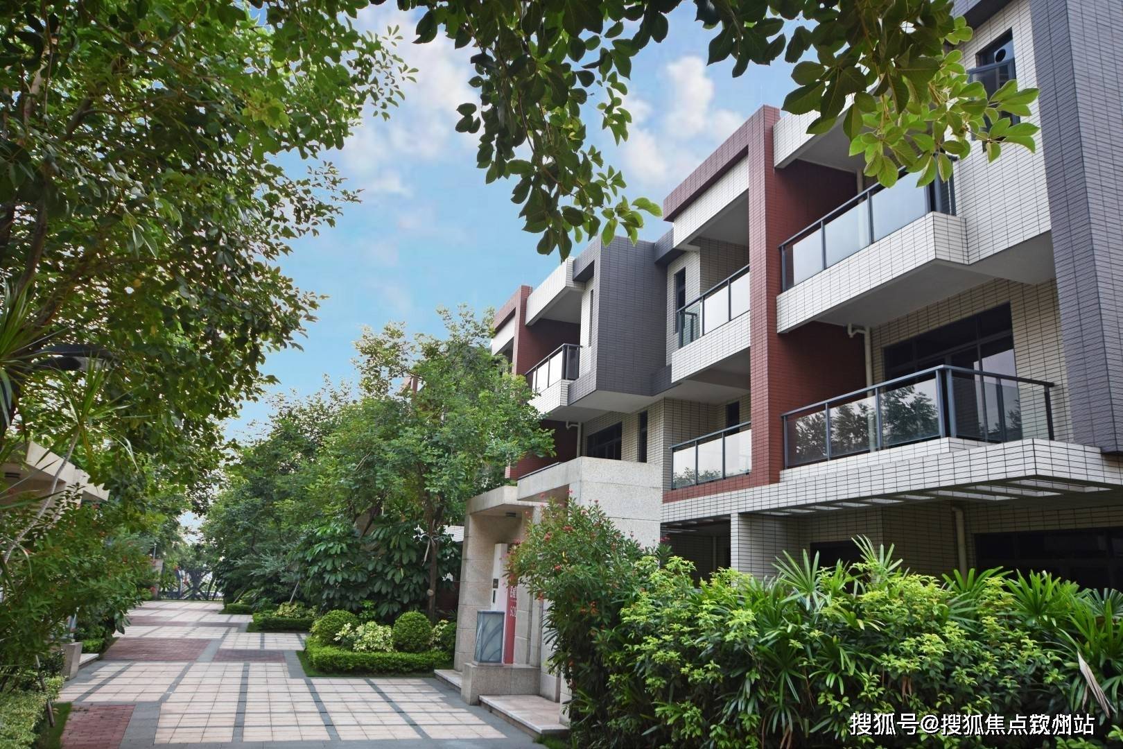 中山棕榈彩虹别墅售楼处电话棕榈彩虹2024首页网站价格户型营销中心