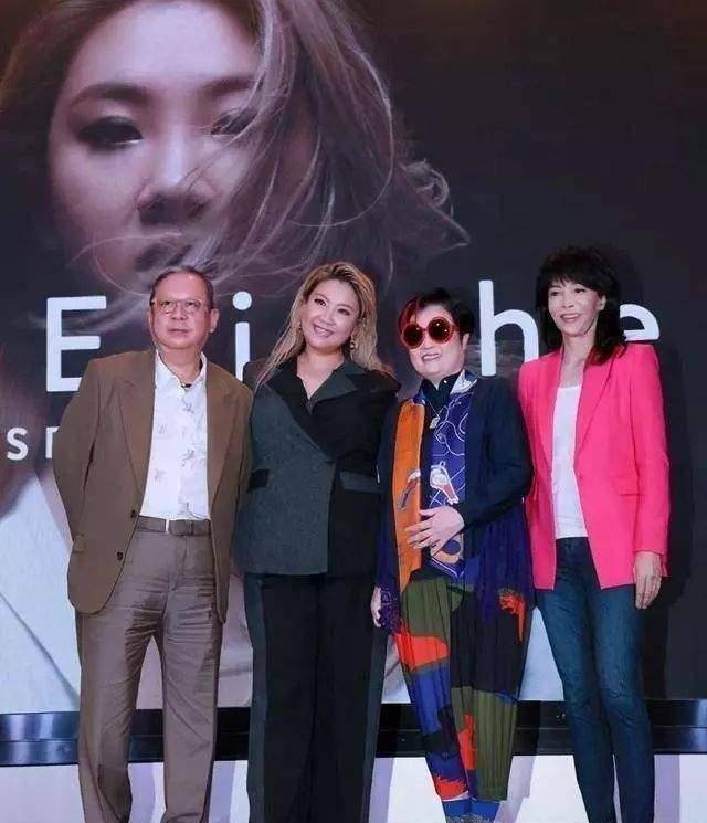 原创35岁郑欣宜台上落泪连拿两座奖杯却称遭遇人生低谷