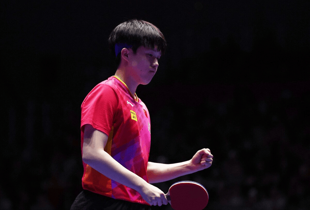 探球丨为何樊振东接连爆冷出局网友也许因为头发太长遮了眼睛