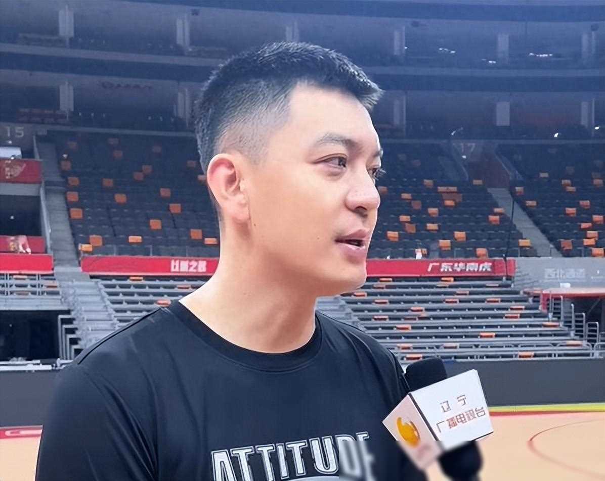 辽宁队大胜新疆,杨鸣盛赞神秘球员,揭晓神秘身份!