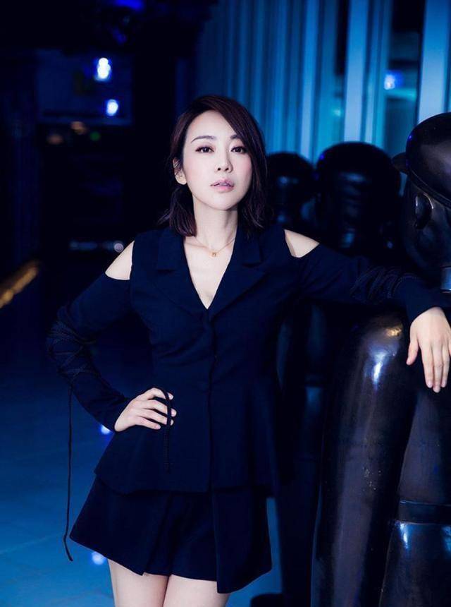 原创48岁的她呈现逆生长,气质大变让人眼前一亮_闫妮来_减肥_节制