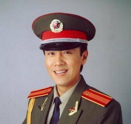 原创原创52岁蔡国庆与两任外国女友分手后娶圈外妻子九岁儿子很帅气