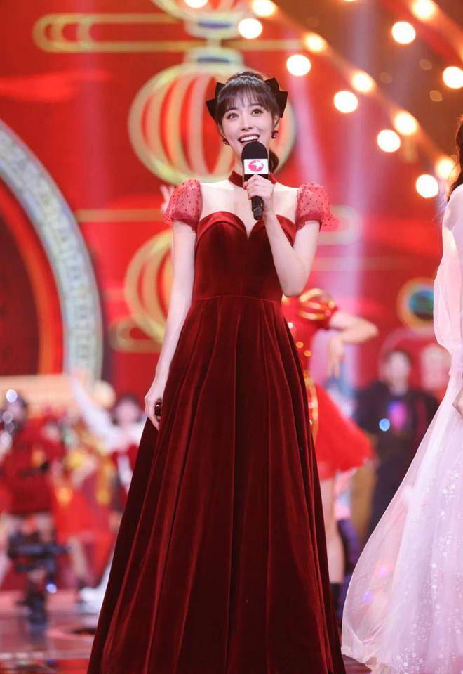 司雯嘉是东方卫视的知名主持人,主持过东方卫视的很多节目,比如《娱乐