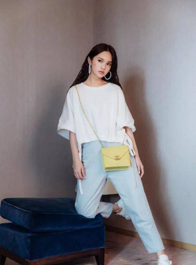 原创35岁杨丞琳是时尚达人,"15套"减龄穿搭,大妈照着衣服变姐姐