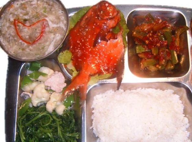 原创富士康食堂曝光每天需要用掉35吨食材不过价格才是亮点