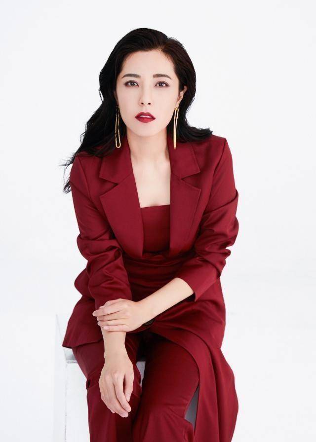 43岁的曾黎真是一点也看不出真实年龄,依旧是那么美,不愧是"八大金钗"