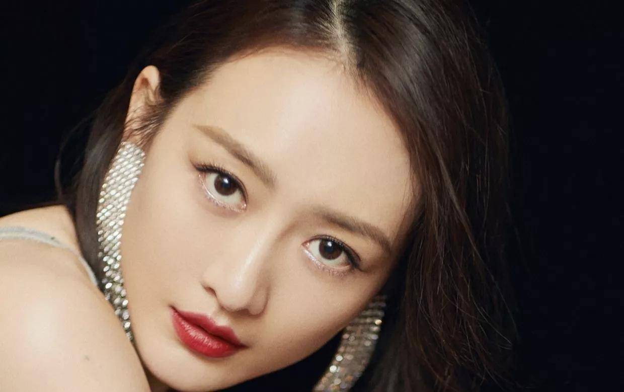 原创39岁王鸥终于火了!"女反派"熬成女主角,成绩终究淹没了丑闻