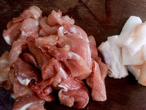 原创青椒炒肉这一步很关键青椒色泽翠绿泛油光肉很嫩很入味