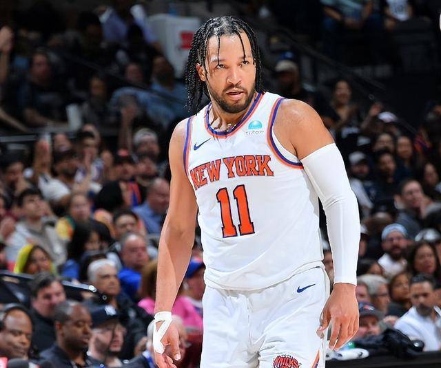 第一个登上榜单的是湖人传奇球星乔治·麦肯,于1952年1月20日投篮45次