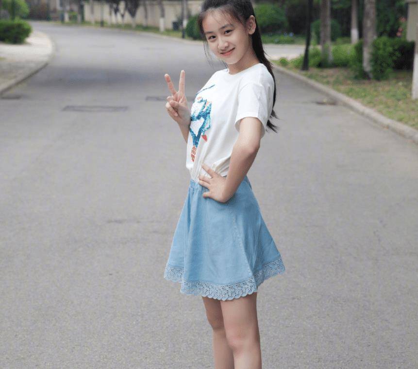 原创叶一茜又晒森碟美照有谁注意她的大长腿真是p都不敢这么p