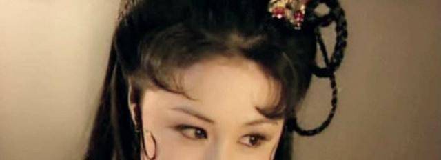 拓娜娜在剧中扮演了阿羞这个角色,虽然戏份较少,但给观众留下了深刻