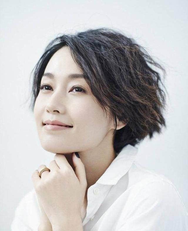 原创43岁马伊琍太会穿了她的时尚穿搭经竟然靠这一点学会你也美