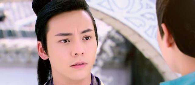 原创33岁陈伟霆和妈妈一起庆生2个人居然同天生日母子同框显温馨