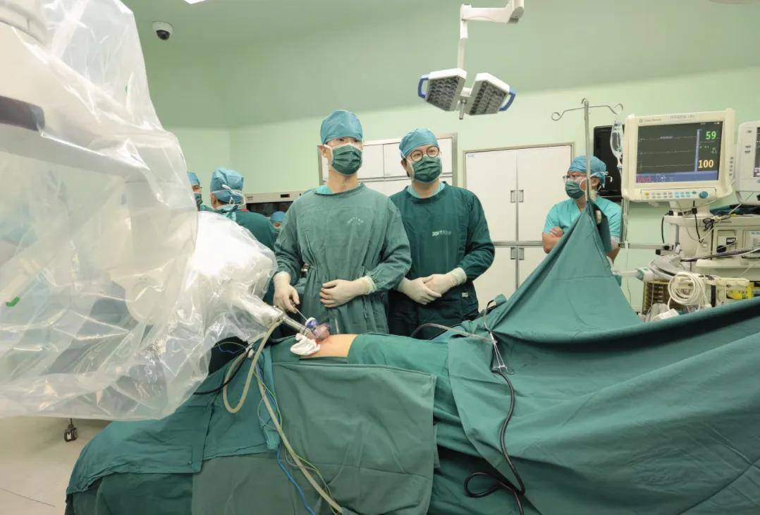 精锋单孔腔镜手术机器人sp1000多科室临床手术量超百例