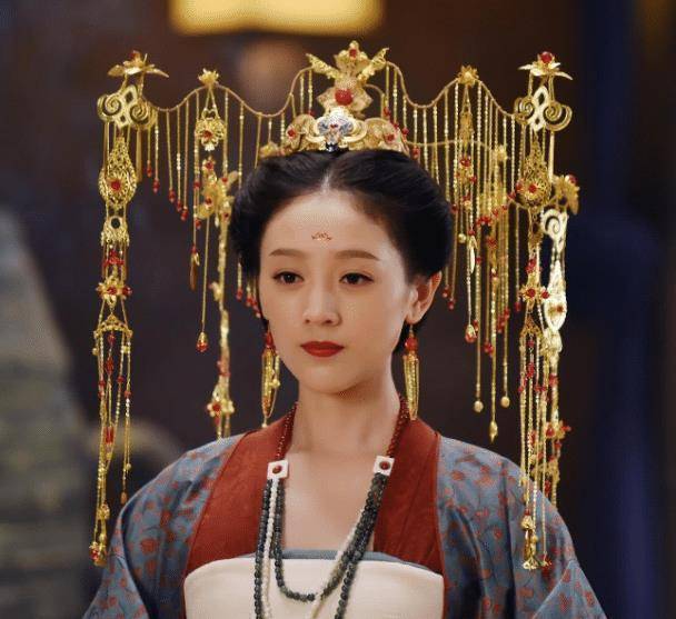 还记得灵魂摆渡中的最美孟婆吗如今染发扎起双马尾后美到犯规