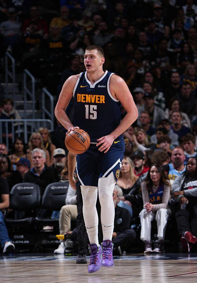 约基奇大发神威!卫冕冠军轰4连胜甩开雷霆_掘金_孟菲斯灰熊_外线