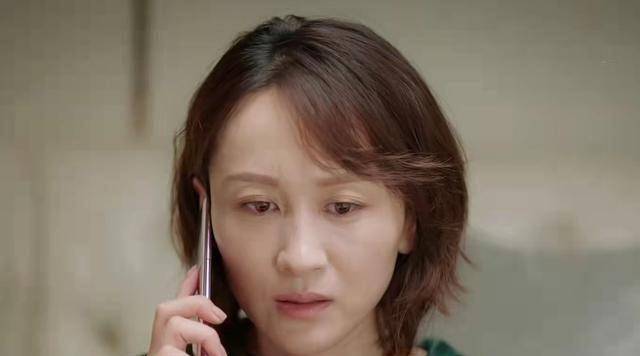 在紧急情况下,陈昕儿将年幼的孩子留在家中,然后秘密前往上海.