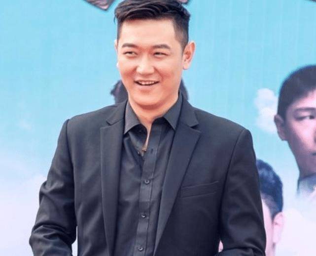 在事业最巅峰的时期,田源除了主持《天天向上》之外,还参加了其他的