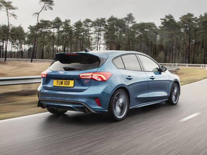 吉利新能源博瑞gephev:电动与混动的完美结合,驱动引领未来汽车潮流