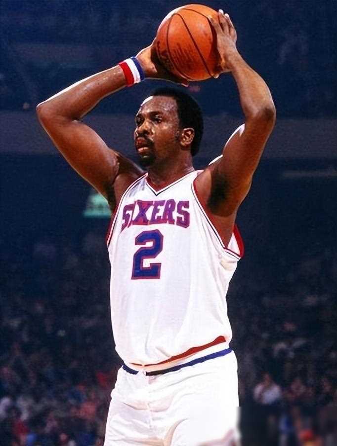 凯文·加内特在1995年的选秀中引起了轰动,因为他是nba长时间以来