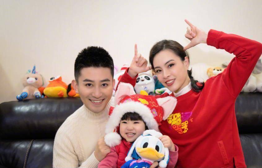 原创原创35岁吴敏霞结婚4年再拍婚纱照与老公全程对视身材不输女星