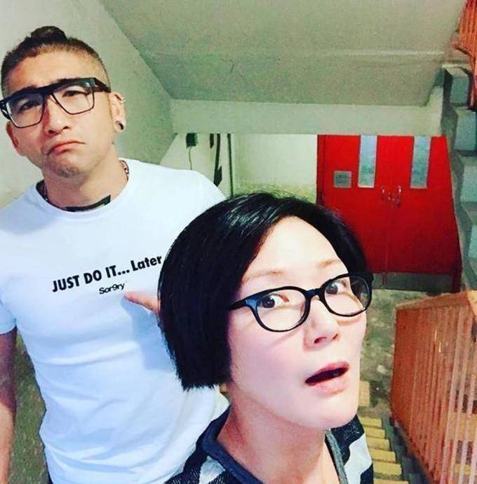 原创原创45岁卢巧音走出低谷曾与老公均患上抑郁症获周润发鼓励后康复