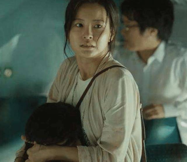 原创还记得釜山行中的孕妇吗当她穿上时尚装那刻是心动的感觉