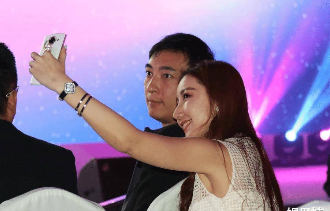 原创原创33岁王思聪举办生日会出海庆生全身潮牌高调张扬疑不惧风波