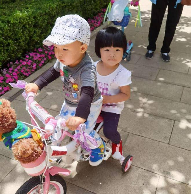 德云社烧饼儿子长相曝光,跟爸爸一模一样,可爱而不失帅气_孩子_家长