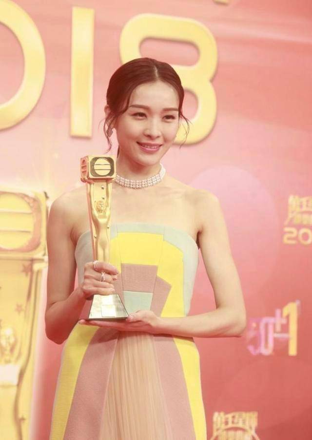 原创原创37岁tvb花旦李佳芯与失业男友同舟共济夺视后仅一年被停工