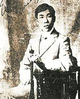 民国这位高僧很奇葩,不仅喝酒吃肉,还爱逛青楼,35岁因贪吃致死_苏曼