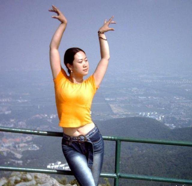 原创网红鼻祖芙蓉姐姐当年靠雷照走红如今43岁身家过亿