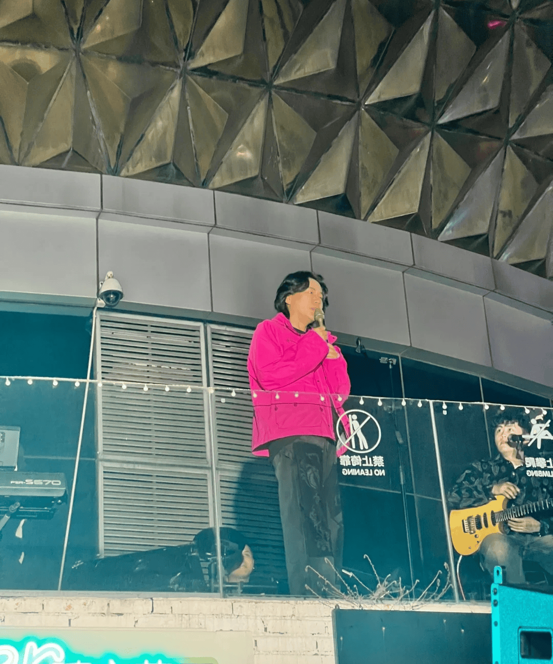 昔日天团沦落县城走穴,离开李健的水木年华,现状令人唏嘘_卢庚_创作