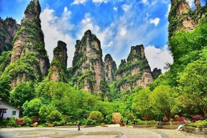 带父母来张家界靠谱旅行团推荐张家界四日游报团门票预约全搞定人均