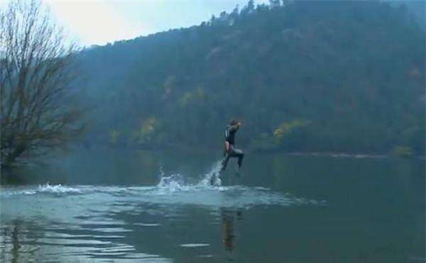 原创外国牛人发明漂浮衣可以在水上行走吗网友无语