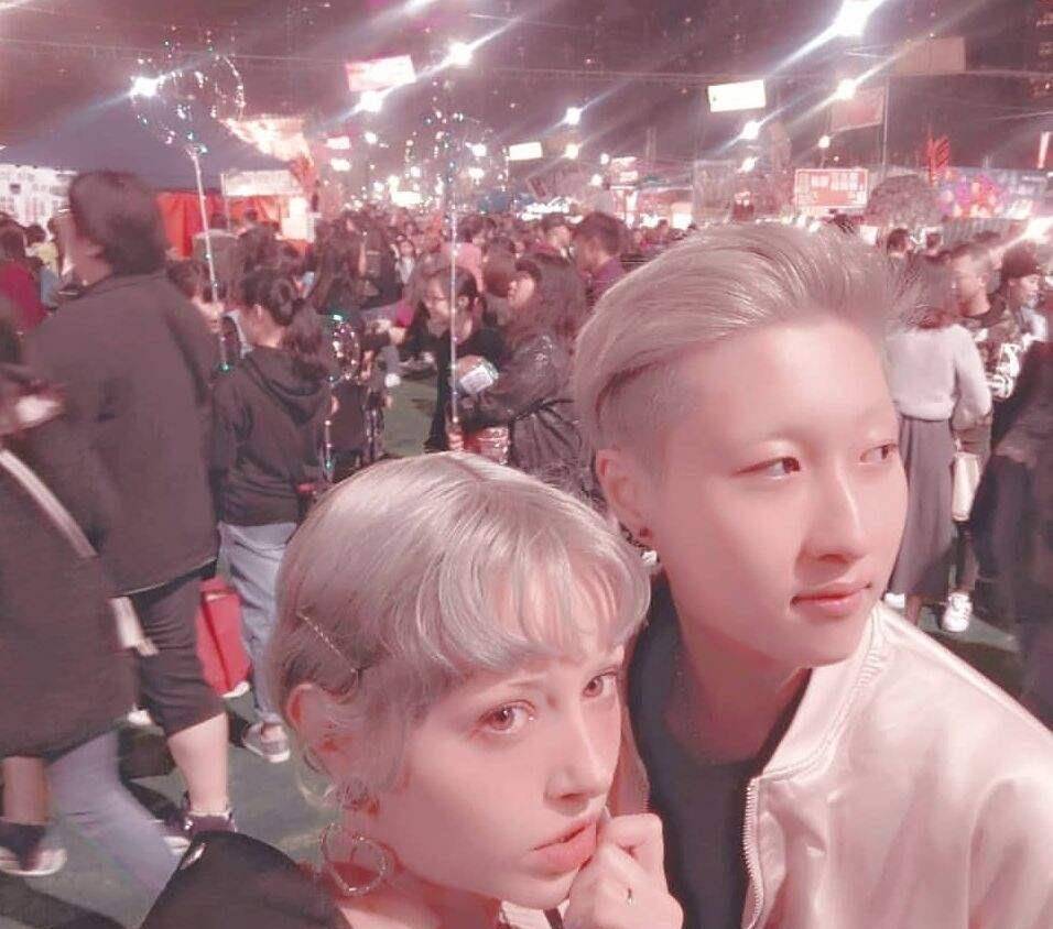 原创andi坐等分遗产吴绮莉坐吃山空已成空架子谁料到成龙比她还狠