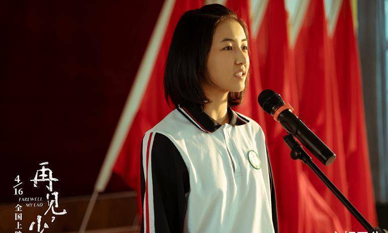 所以和张子枫合作,两人就真的像是普通的校园学生一样, 再加上演技