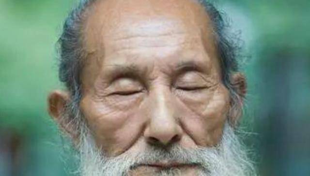 160岁长寿老人吴云青图片