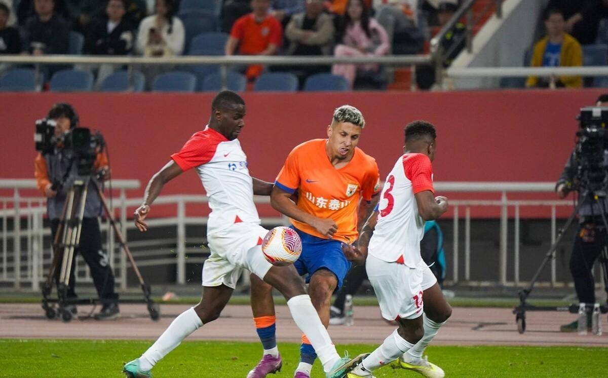 贾德松亲口解释伤情,刘越总结一针见血:泰山队引援思路有大问题_比赛_