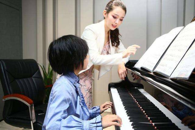 直到看到李云迪首席女徒弟,现在才知道人外有人_李云玲_吉娜_钢琴