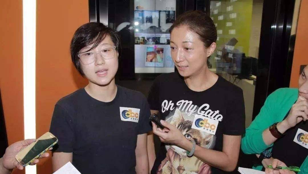 原创andi坐等分遗产吴绮莉坐吃山空已成空架子谁料到成龙比她还狠