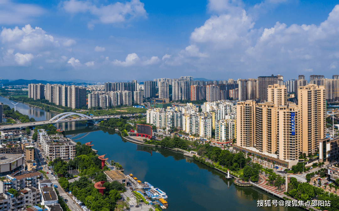 项目位置:中山市西区蓝波路(岐江公园旁)产权年限:70年收楼时间:现楼