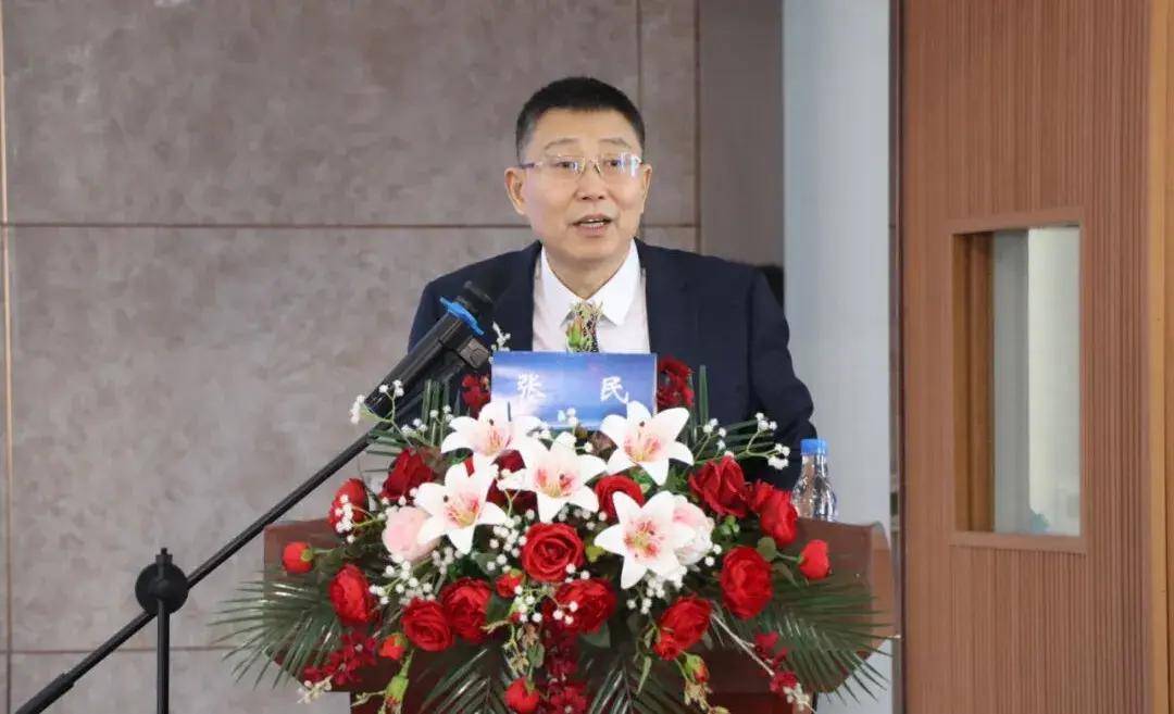 教授致辞山西医科大学第二医院张民教授对膝关节治疗发展历程进行介绍