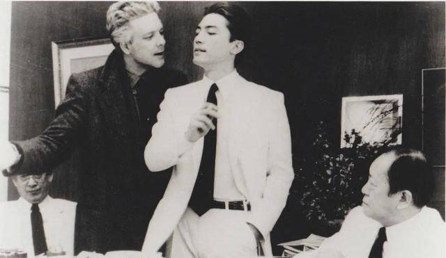 原创尊龙没有父母没有子女至今单身认了两棵千年老树当祖父母