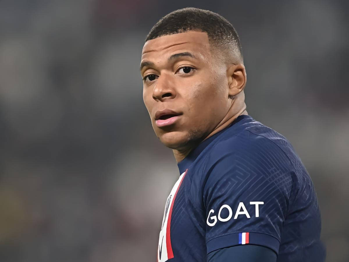 皇马挖角边路超巨,趁机压价遭拒,老佛爷无奈_阿方索戴维斯_球员_价格