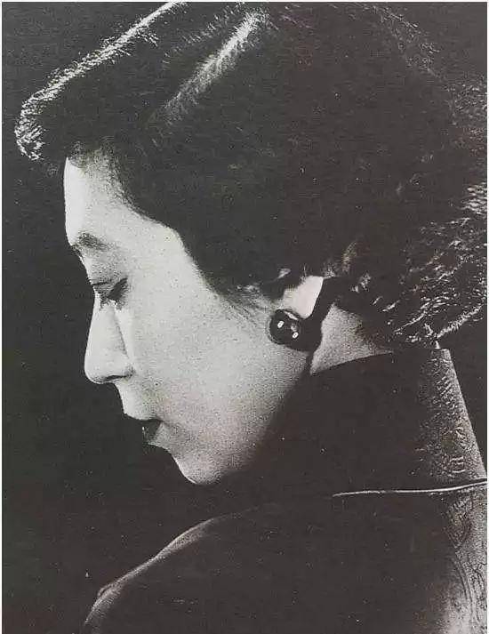 她带着孩子离开丈夫,先当作家十分风光,后来穷困潦倒_苏青比_张爱玲