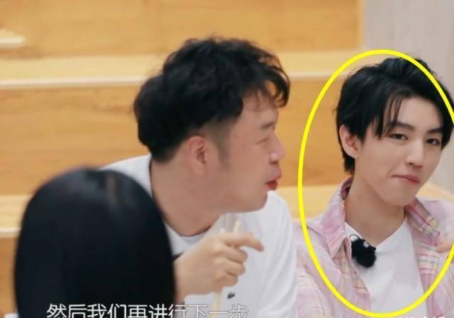 原创王俊凯出镜前忘打粉底脖子上痕迹全程抢镜导演不敢拉近景