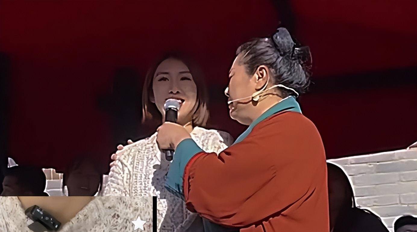 在王婆说媒的现场用宋丹丹的话说就是:"锣鼓喧天,鞭炮齐鸣,人山人海